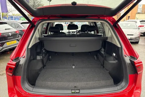 SY73VYN Volkswagen Tiguan Allspace 2.0 TDI 200 4Motion Elegance 5dr DSG | Tow Bar | Heated Seats Thumbnail #7