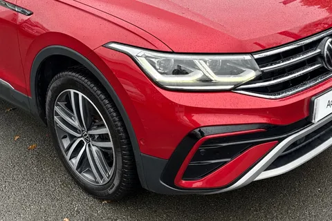SY73VYN Volkswagen Tiguan Allspace 2.0 TDI 200 4Motion Elegance 5dr DSG | Tow Bar | Heated Seats Thumbnail #9