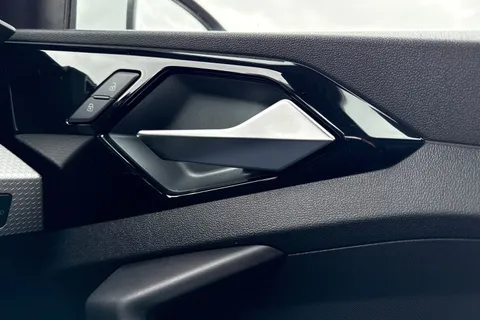 21 of 48 for Audi A1 S line 35 TFSI 150 PS 6-speed