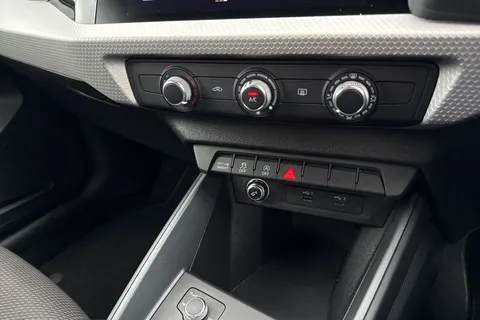 22 of 48 for Audi A1 S line 35 TFSI 150 PS 6-speed