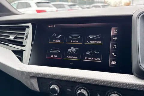 25 of 48 for Audi A1 S line 35 TFSI 150 PS 6-speed