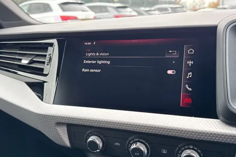 31 of 48 for Audi A1 S line 35 TFSI 150 PS 6-speed