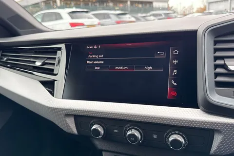 32 of 48 for Audi A1 S line 35 TFSI 150 PS 6-speed