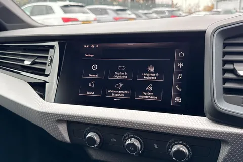 36 of 48 for Audi A1 S line 35 TFSI 150 PS 6-speed