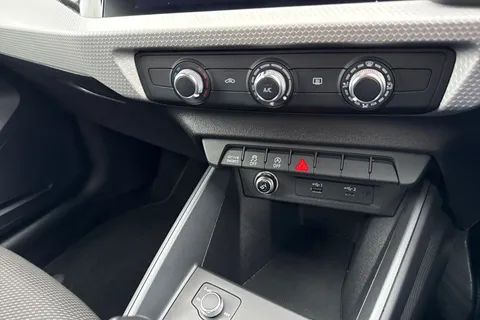 39 of 48 for Audi A1 S line 35 TFSI 150 PS 6-speed