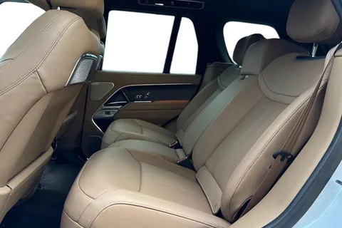 DN25AWY Land Rover Range Rover 3.0 P460e Autobiography 5dr Thumbnail #5