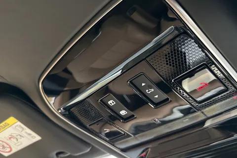 DN25AWY Land Rover Range Rover 3.0 P460e Autobiography 5dr Thumbnail #25