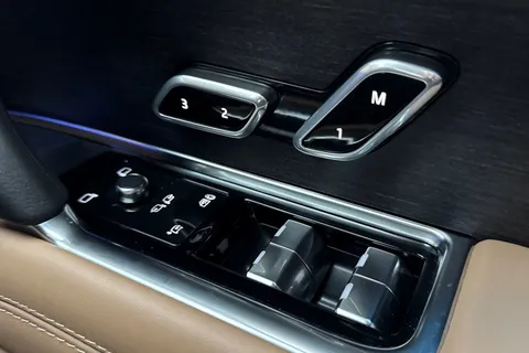 DN25AWY Land Rover Range Rover 3.0 P460e Autobiography 5dr Thumbnail #27