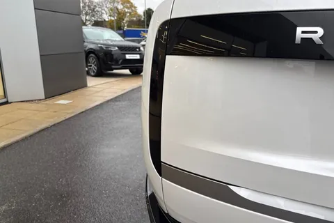 DN25AWY Land Rover Range Rover 3.0 P460e Autobiography 5dr Thumbnail #28