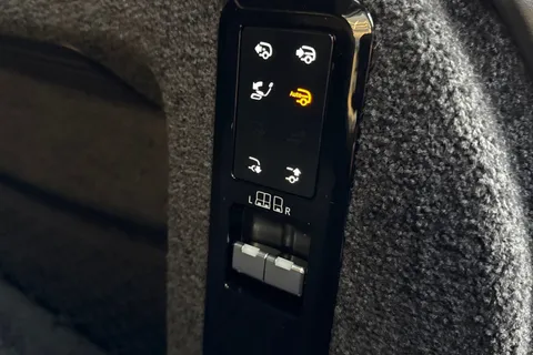 DN25AWY Land Rover Range Rover 3.0 P460e Autobiography 5dr Thumbnail #33