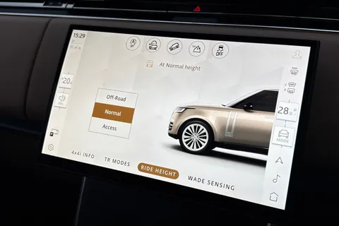 DN25AWY Land Rover Range Rover 3.0 P460e Autobiography 5dr Thumbnail #44