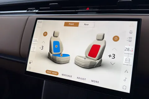 DN25AWY Land Rover Range Rover 3.0 P460e Autobiography 5dr Thumbnail #47