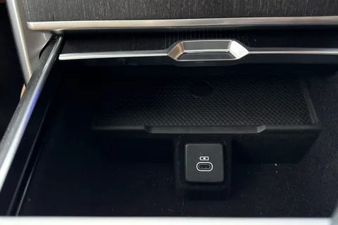 DN25AWY Land Rover Range Rover 3.0 P460e Autobiography 5dr Thumbnail #48