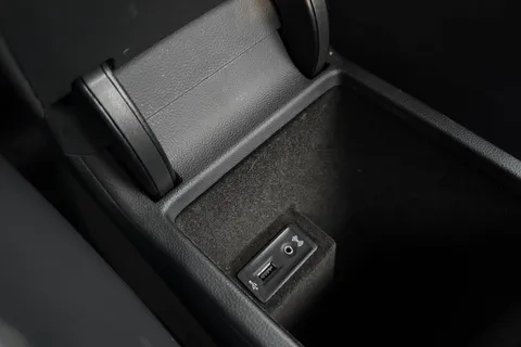 37 of 47 for Volkswagen Arteon 2.0 TSI R-Line Fastback DSG Euro 6 (s/s) 5dr