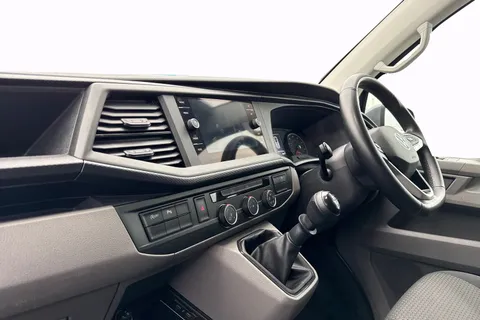 DE74AZP Volkswagen Transporter 2.0 TDI 110 Highline Van Thumbnail #9