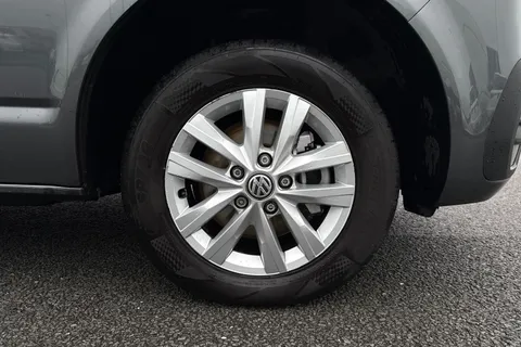DG74CXV Volkswagen Transporter 2.0 TDI 150 Highline Van DSG Thumbnail #10
