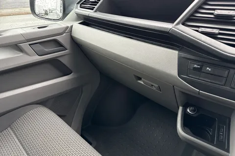 DE74AZD Volkswagen Transporter 2.0 TDI 110 Highline Van Thumbnail #16