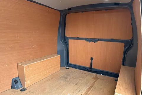 DE74AZP Volkswagen Transporter 2.0 TDI 110 Highline Van Thumbnail #14
