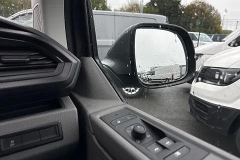 DE74AZP Volkswagen Transporter 2.0 TDI 110 Highline Van Thumbnail #18