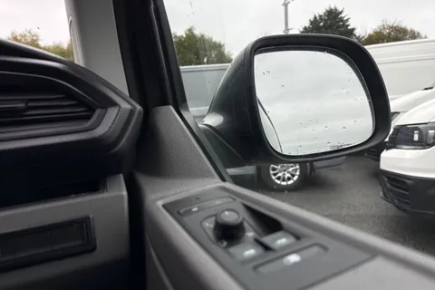 DG74CXV Volkswagen Transporter 2.0 TDI 150 Highline Van DSG Thumbnail #21