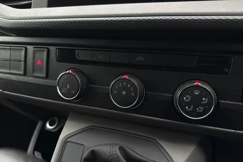 DG74CXV Volkswagen Transporter 2.0 TDI 150 Highline Van DSG Thumbnail #22