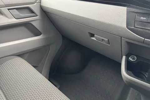 DG74ESY Volkswagen Transporter 2.0 TDI 110 Highline Van Thumbnail #21