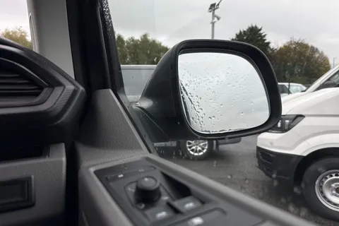 DG74ESY Volkswagen Transporter 2.0 TDI 110 Highline Van Thumbnail #22