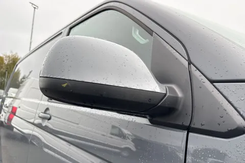 DE74AZP Volkswagen Transporter 2.0 TDI 110 Highline Van Thumbnail #26