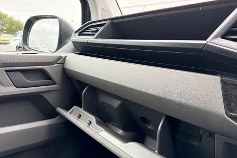 DG74CXV Volkswagen Transporter 2.0 TDI 150 Highline Van DSG Thumbnail #33