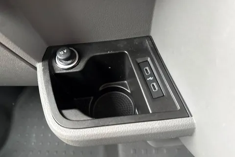 DE74AZD Volkswagen Transporter 2.0 TDI 110 Highline Van Thumbnail #37