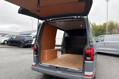 DE74AZP Volkswagen Transporter 2.0 TDI 110 Highline Van Thumbnail #34