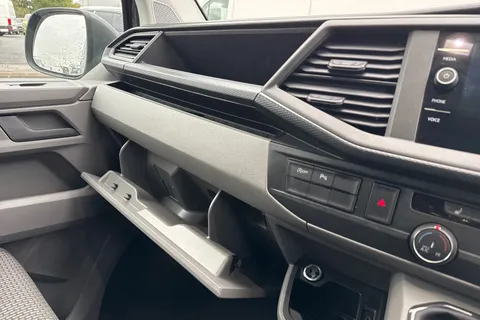 DG74ESY Volkswagen Transporter 2.0 TDI 110 Highline Van Thumbnail #36