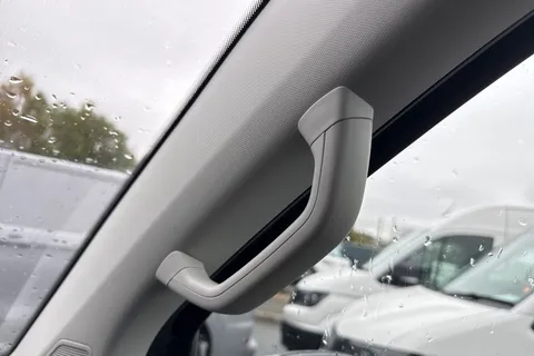 DE74AZP Volkswagen Transporter 2.0 TDI 110 Highline Van Thumbnail #37