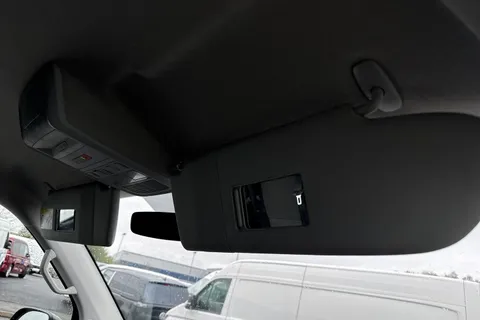 DG74ESY Volkswagen Transporter 2.0 TDI 110 Highline Van Thumbnail #39