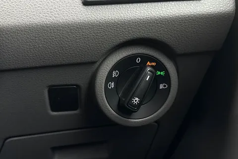 DE74AZD Volkswagen Transporter 2.0 TDI 110 Highline Van Thumbnail #47