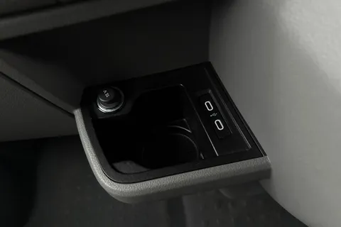 DE74AZP Volkswagen Transporter 2.0 TDI 110 Highline Van Thumbnail #47