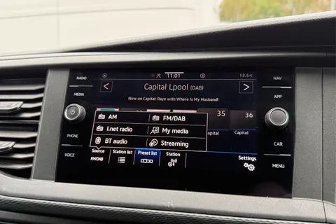 DG74CXV Volkswagen Transporter 2.0 TDI 150 Highline Van DSG Thumbnail #47