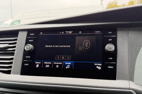 DE74AZD Volkswagen Transporter 2.0 TDI 110 Highline Van Thumbnail #50