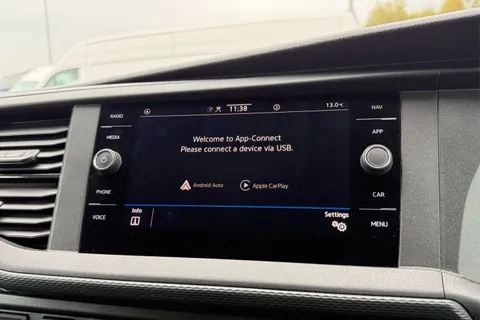 DE74AZD Volkswagen Transporter 2.0 TDI 110 Highline Van Thumbnail #52