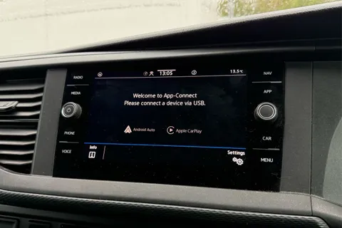 DE74AZP Volkswagen Transporter 2.0 TDI 110 Highline Van Thumbnail #51