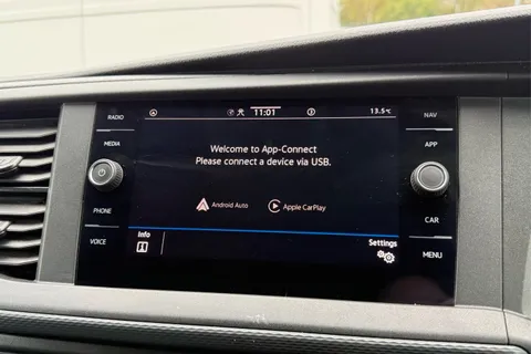 DG74CXV Volkswagen Transporter 2.0 TDI 150 Highline Van DSG Thumbnail #52