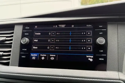 DG74CXV Volkswagen Transporter 2.0 TDI 150 Highline Van DSG Thumbnail #55