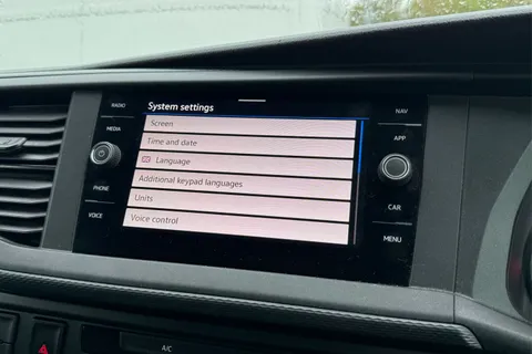 DE74AZP Volkswagen Transporter 2.0 TDI 110 Highline Van Thumbnail #57