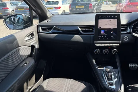 PL23HPV Renault Captur 1.6 E-TECH E-Tech engineered Auto Euro 6 (s/s) 5dr Thumbnail #16