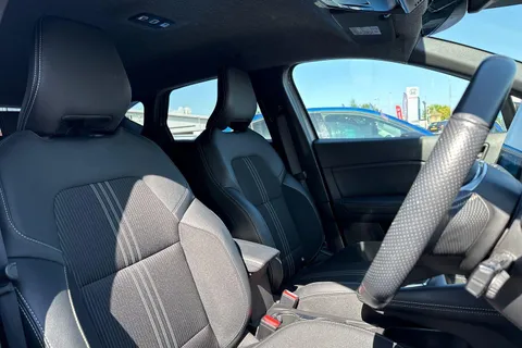 PL23HPV Renault Captur 1.6 E-TECH E-Tech engineered Auto Euro 6 (s/s) 5dr Thumbnail #22