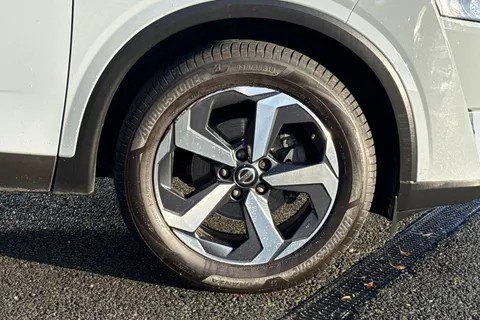 SH22LYK Nissan Qashqai 1.3 DIG-T MHEV N-Connecta Euro 6 (s/s) 5dr Thumbnail #11