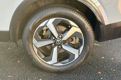 SH22LYK Nissan Qashqai 1.3 DIG-T MHEV N-Connecta Euro 6 (s/s) 5dr Thumbnail #13