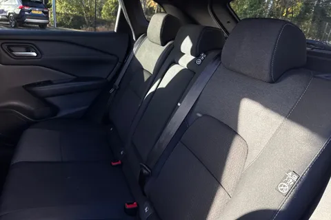 SH22LYK Nissan Qashqai 1.3 DIG-T MHEV N-Connecta Euro 6 (s/s) 5dr Thumbnail #20