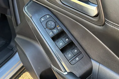 SH22LYK Nissan Qashqai 1.3 DIG-T MHEV N-Connecta Euro 6 (s/s) 5dr Thumbnail #22