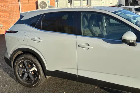 SH22LYK Nissan Qashqai 1.3 DIG-T MHEV N-Connecta Euro 6 (s/s) 5dr Thumbnail #29